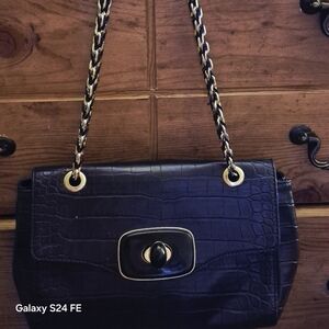 Elegant Black Croc-Embossed Shoulder Bag